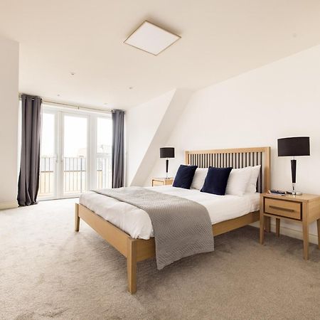 Charles Hope Staines Centre Apartment Екстериор снимка
