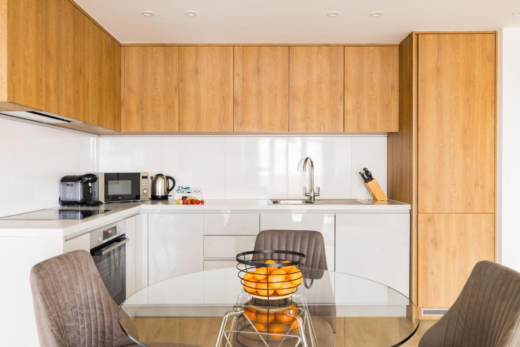 Charles Hope Staines Centre Apartment Екстериор снимка