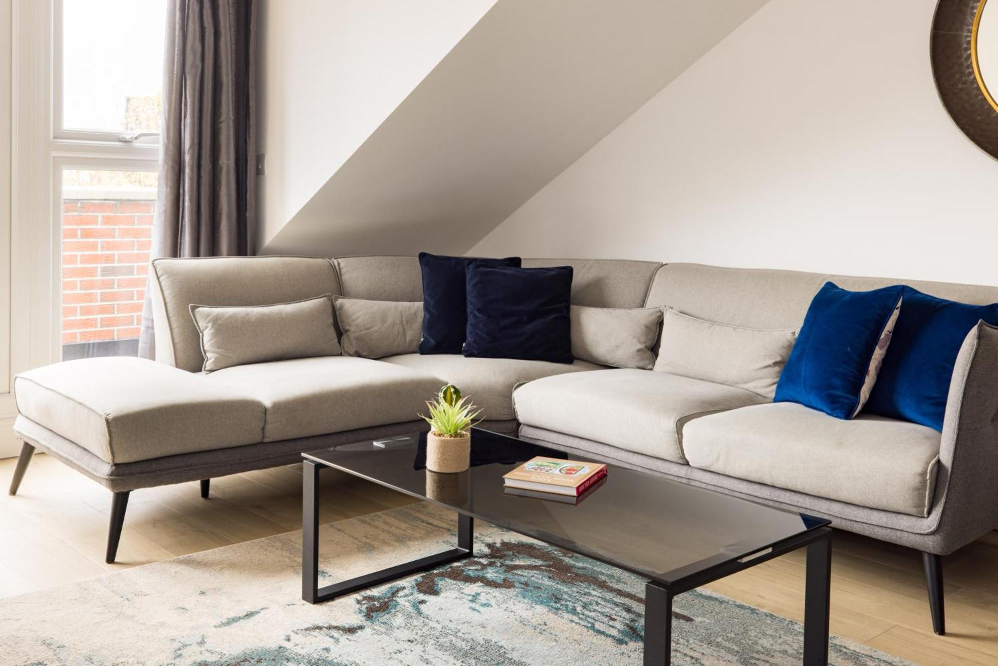 Charles Hope Staines Centre Apartment Екстериор снимка