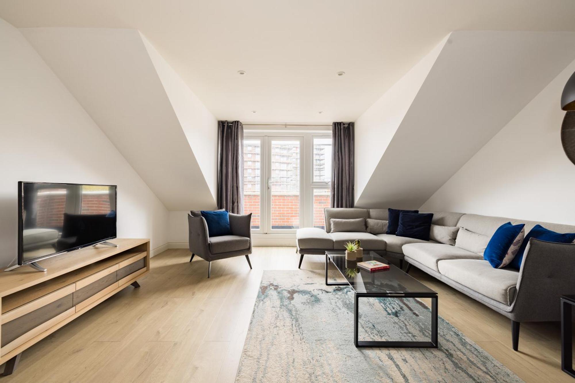 Charles Hope Staines Centre Apartment Екстериор снимка