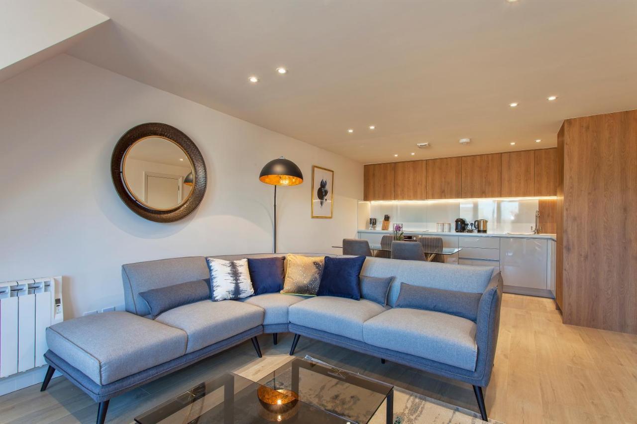 Charles Hope Staines Centre Apartment Екстериор снимка