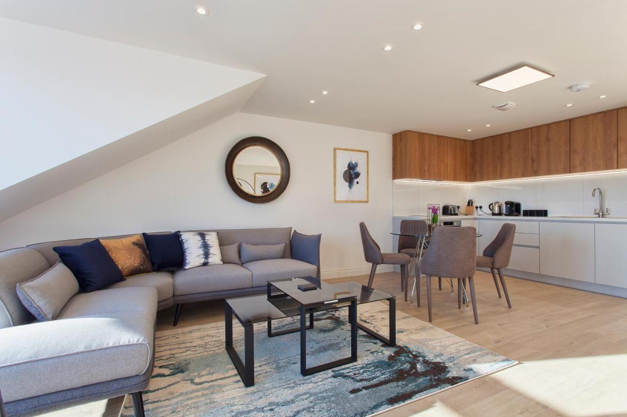 Charles Hope Staines Centre Apartment Екстериор снимка