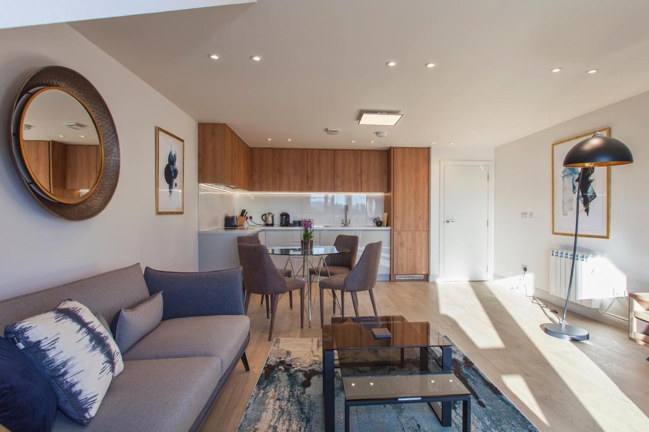 Charles Hope Staines Centre Apartment Екстериор снимка